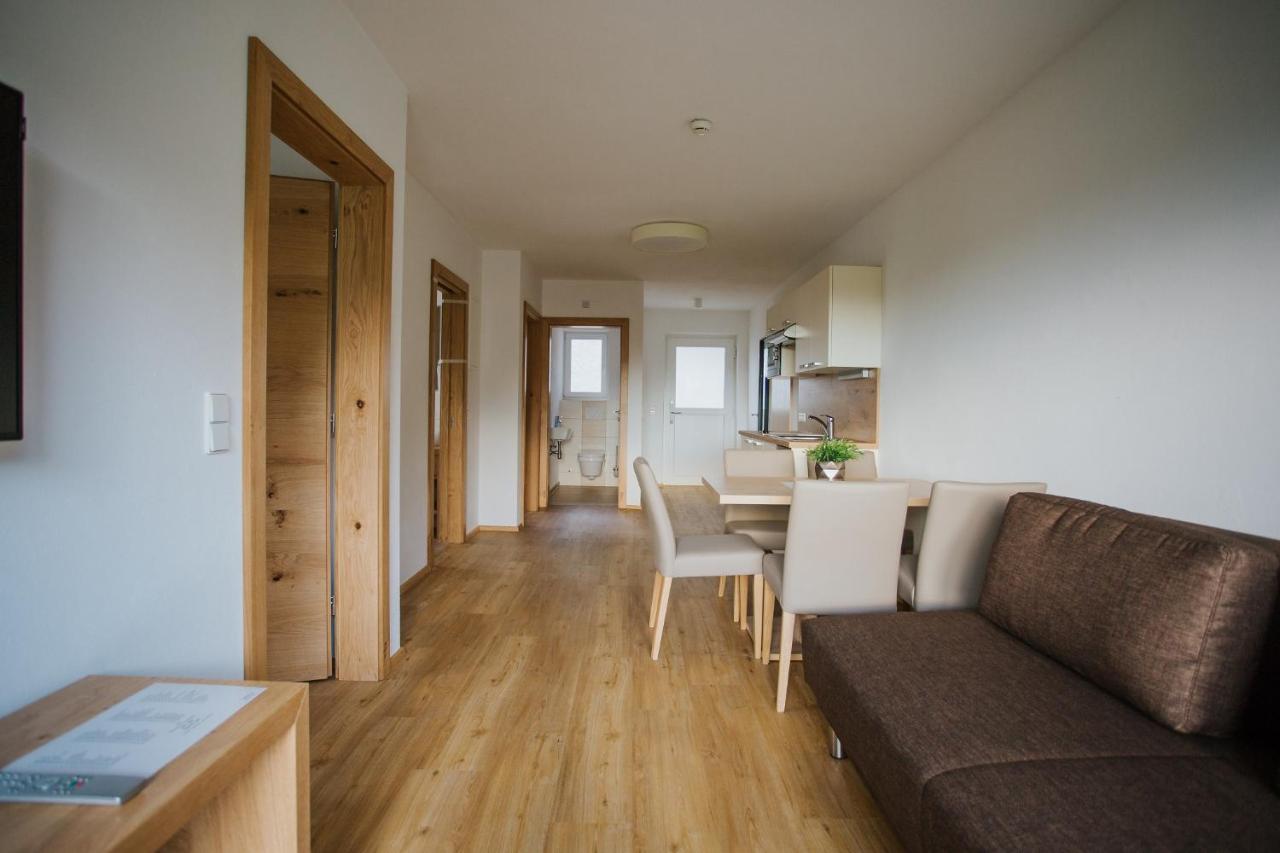 Apartmenthaus Strasswirt De Luxe Tröpolach Esterno foto