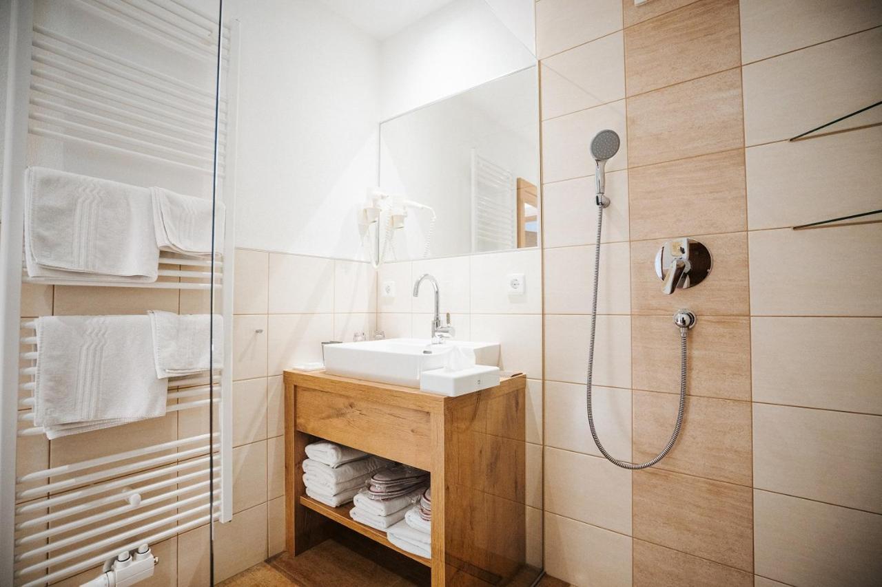 Apartmenthaus Strasswirt De Luxe Tröpolach Esterno foto